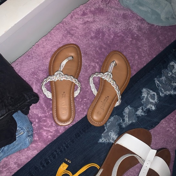 clothes - Picture 3 of 7